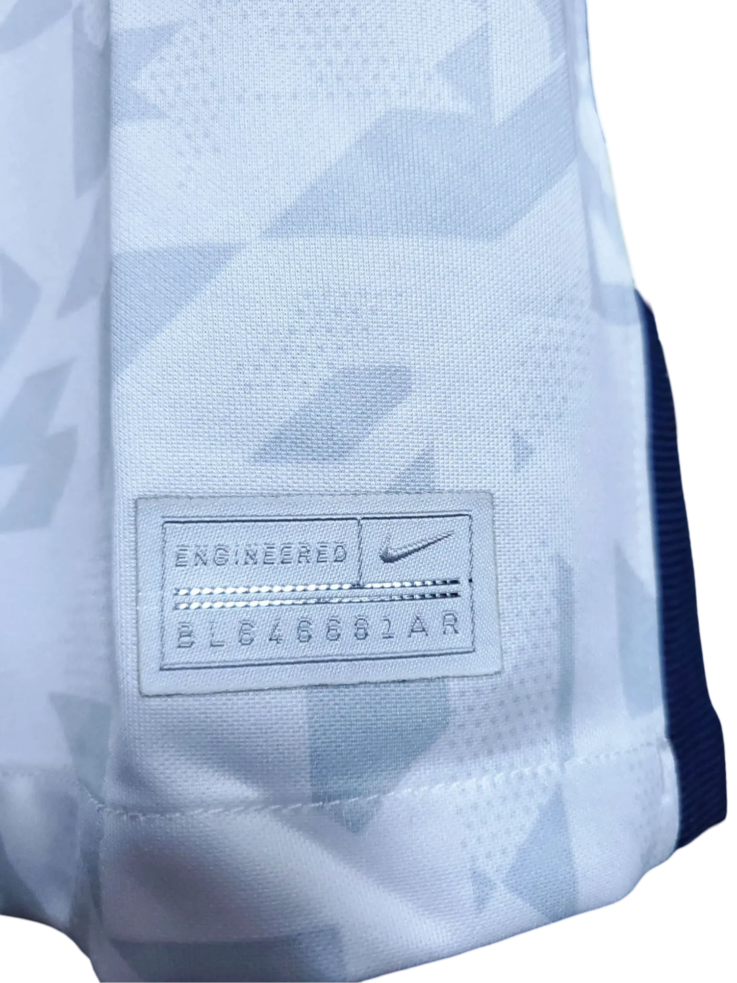 https://cdn.shopify.com/s/files/1/0826/7228/8075/files/20202021-tottenham-hotspur-aia-home-retro-kit-classickits433-276149.webp?v=1741198009