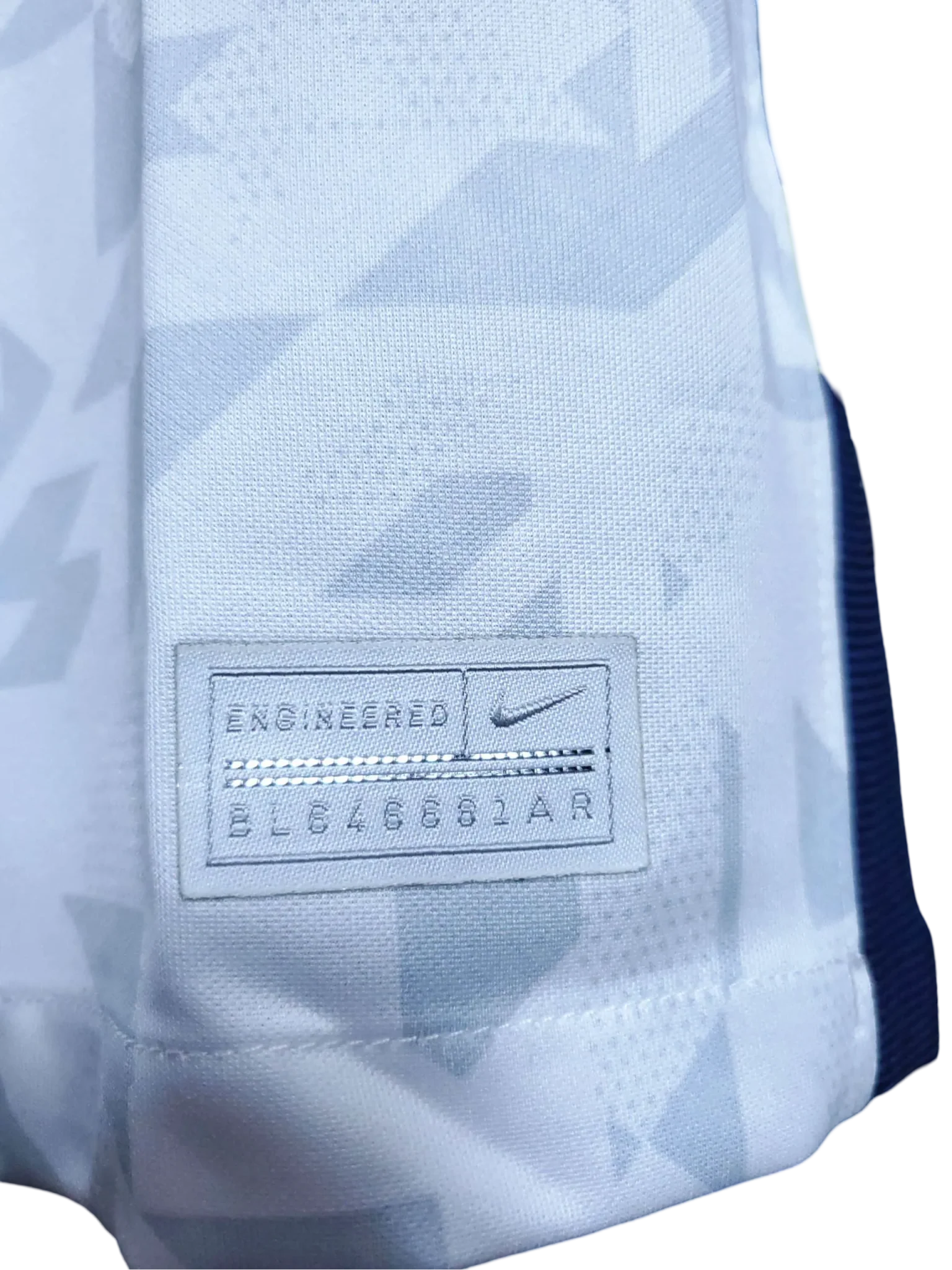 https://cdn.shopify.com/s/files/1/0826/7228/8075/files/20202021-tottenham-hotspur-aia-home-retro-kit-classickits433-276149.webp?v=1741198009