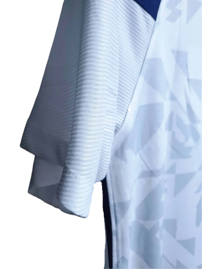 https://cdn.shopify.com/s/files/1/0826/7228/8075/files/20202021-tottenham-hotspur-aia-home-retro-kit-classickits433-464128.webp?v=1741198005