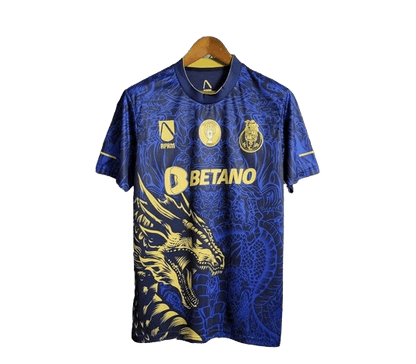 https://cdn.shopify.com/s/files/1/0826/7228/8075/files/20222023-fc-porto-betano-jersey-special-edition-498244.png?v=1747190380