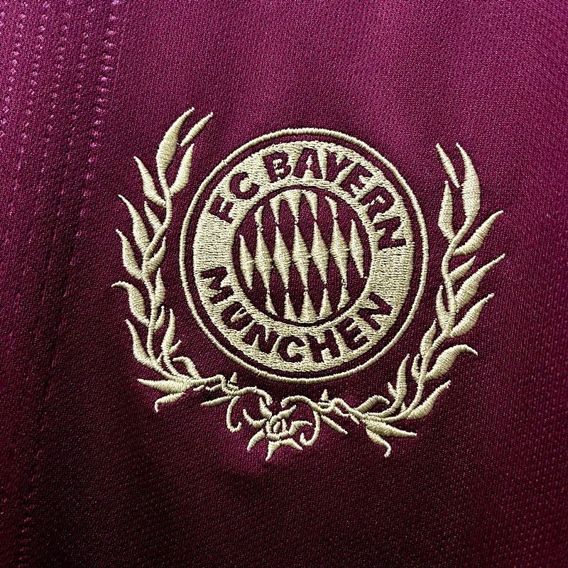 https://cdn.shopify.com/s/files/1/0826/7228/8075/files/20232024-bayern-munich-limited-edition-red-oktoberfest-kit-fan-version-classickits433-135144.webp?v=1741198463