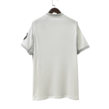 https://cdn.shopify.com/s/files/1/0826/7228/8075/files/20252026-real-madrid-emirates-fly-home-jersey-623588.webp?v=1749605800