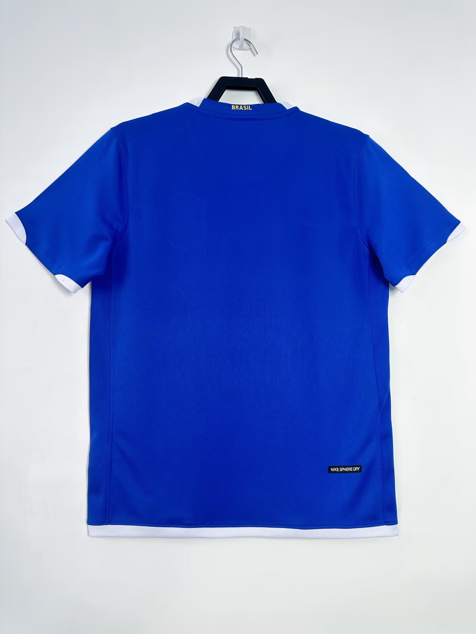 https://cdn.shopify.com/s/files/1/0891/1768/8155/files/BrazilAwayshirt2006-back.jpg?v=1740564355