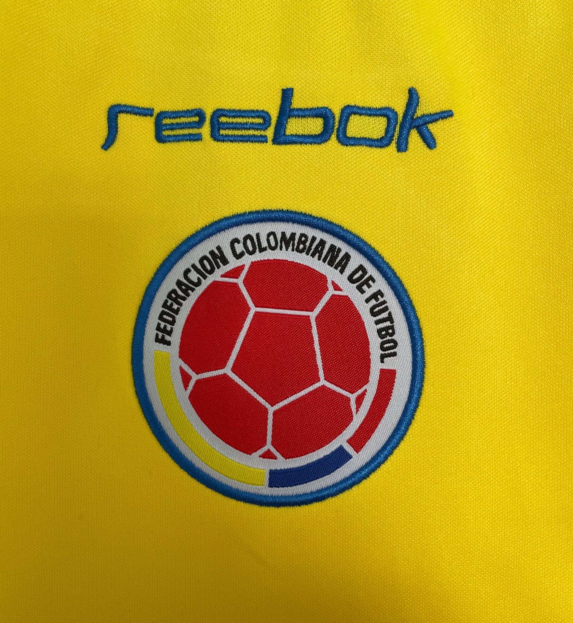 https://cdn.shopify.com/s/files/1/0891/1768/8155/files/Colombiahomeshirt-2001-logo.jpg?v=1740564389