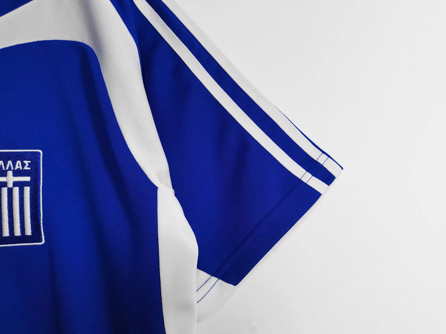 https://cdn.shopify.com/s/files/1/0891/1768/8155/files/GreeceHomeShirt2004-sleeve.jpg?v=1741964980
