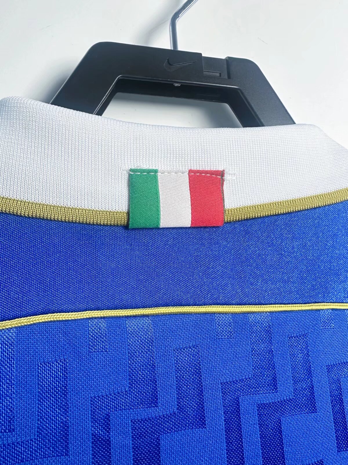 https://cdn.shopify.com/s/files/1/0891/1768/8155/files/ItalyHomeshirt-1995-detail.jpg?v=1740564386