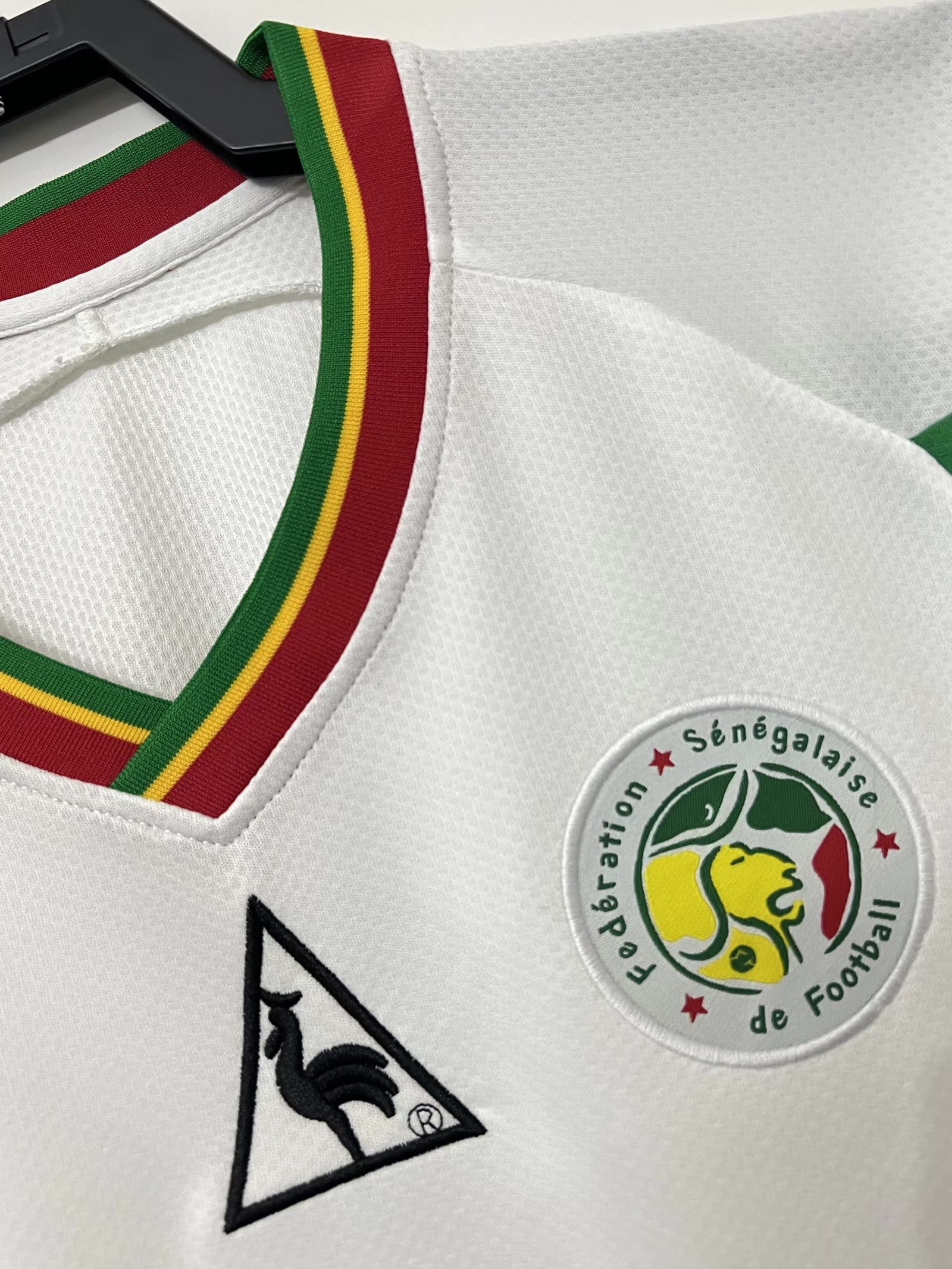 https://cdn.shopify.com/s/files/1/0891/1768/8155/files/SenegalHomeShirt-2002-detail2.jpg?v=1740564467