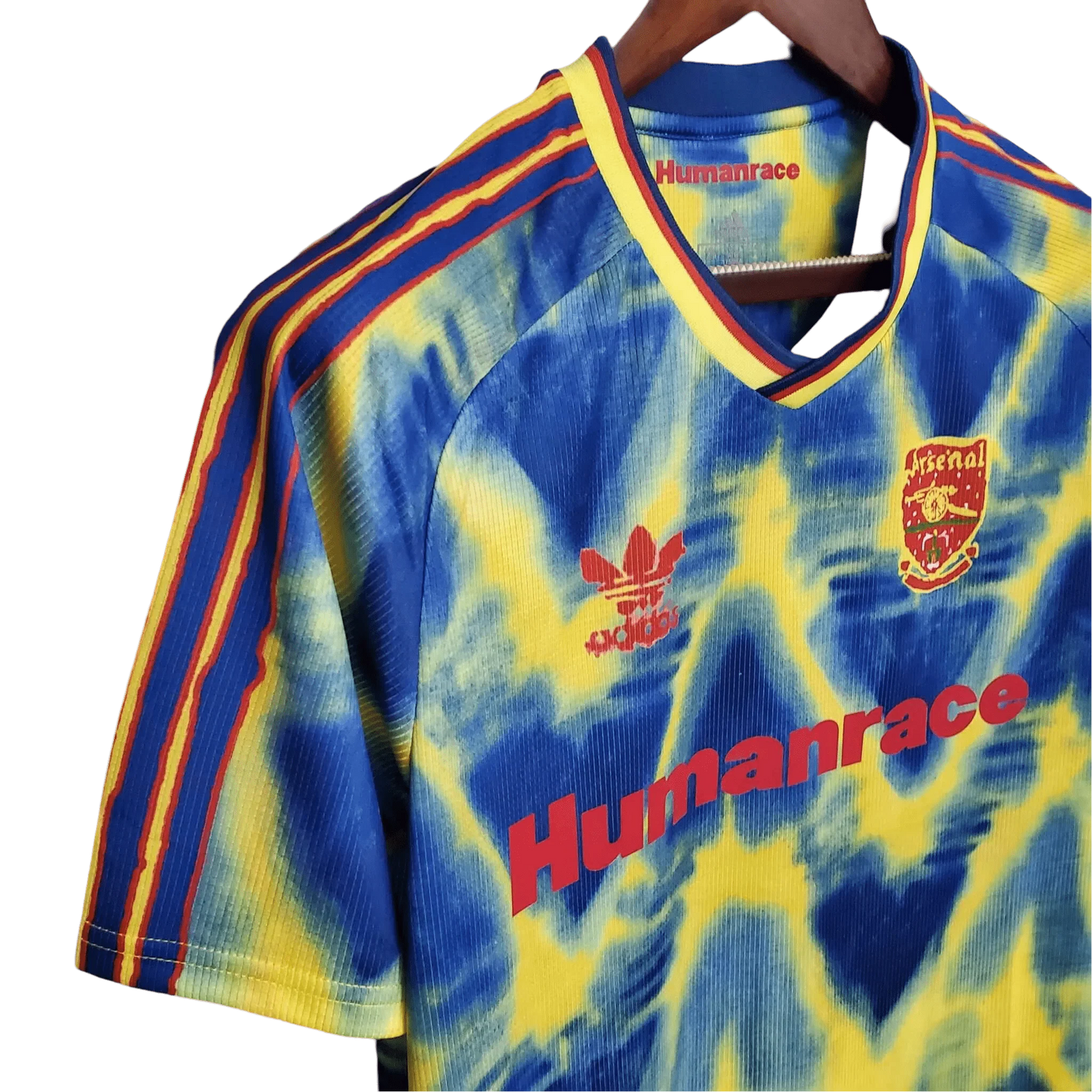 https://cdn.shopify.com/s/files/1/0826/7228/8075/files/arsenal-humanrace-limited-edition-classickits433-550505.webp?v=1741198467