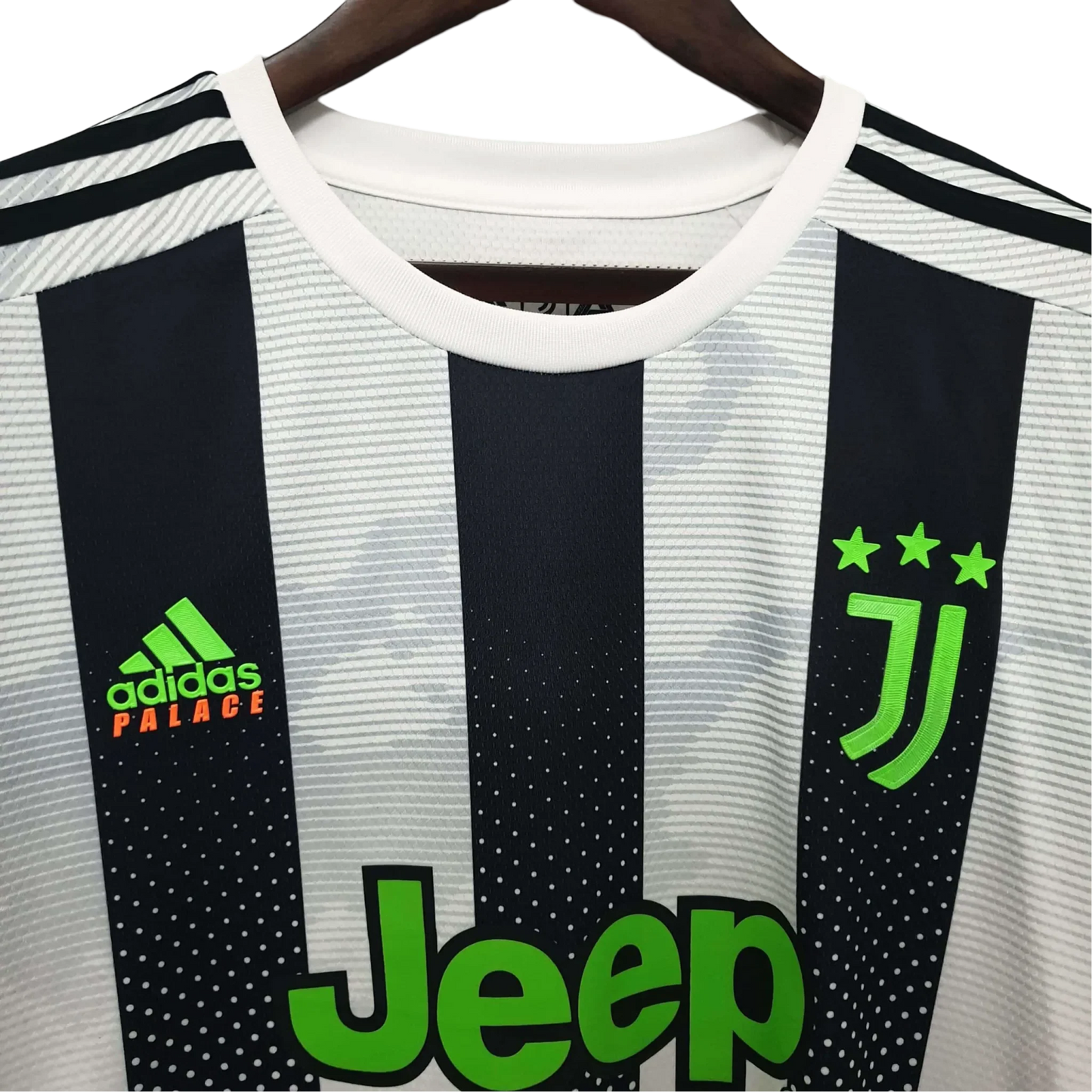 https://cdn.shopify.com/s/files/1/0826/7228/8075/files/juventus-palace-jeep-special-version-753026.webp?v=1741197276