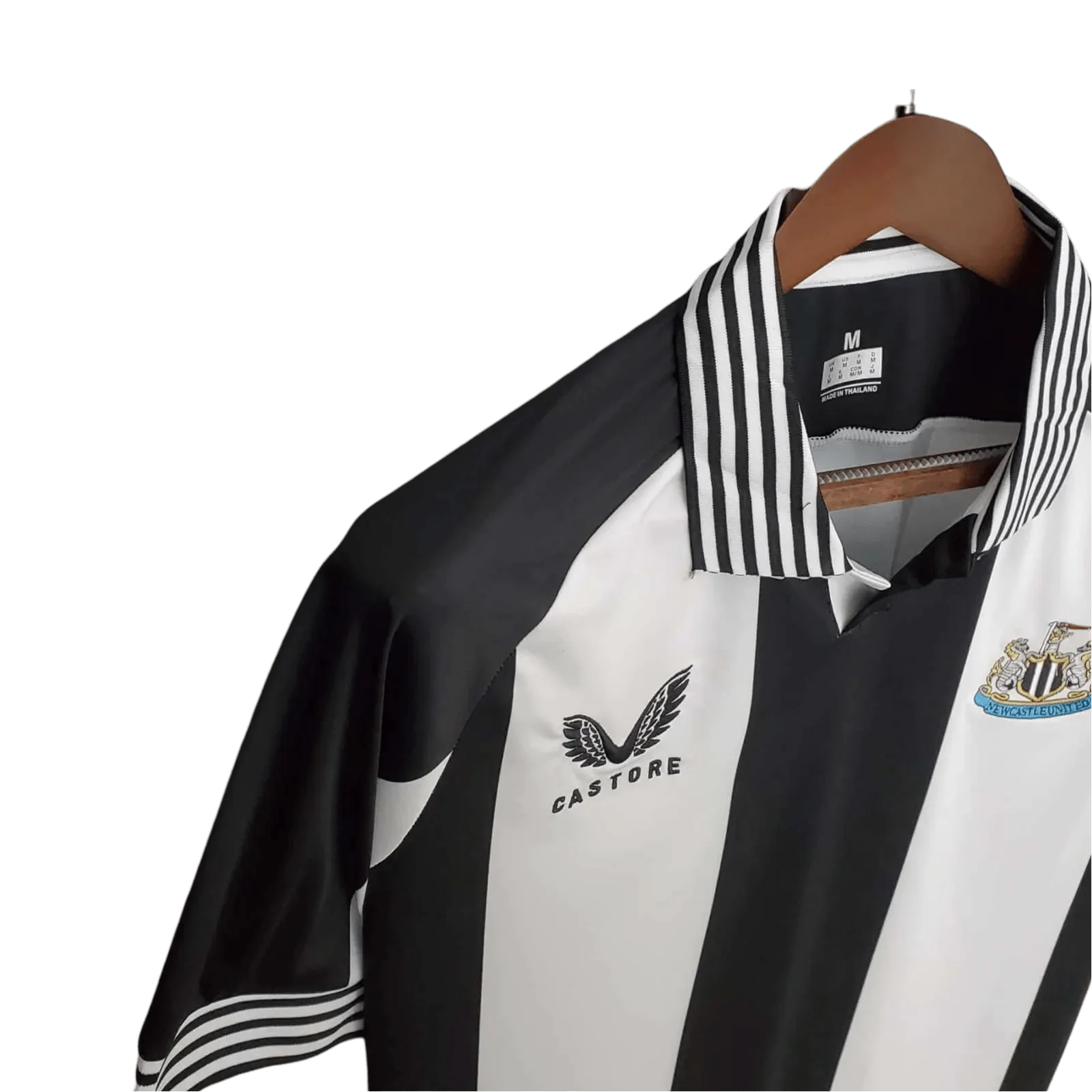 https://cdn.shopify.com/s/files/1/0826/7228/8075/files/newcastle-utd-commemorative-edition-black-white-retro-kit-classickits433-133849.webp?v=1741197833