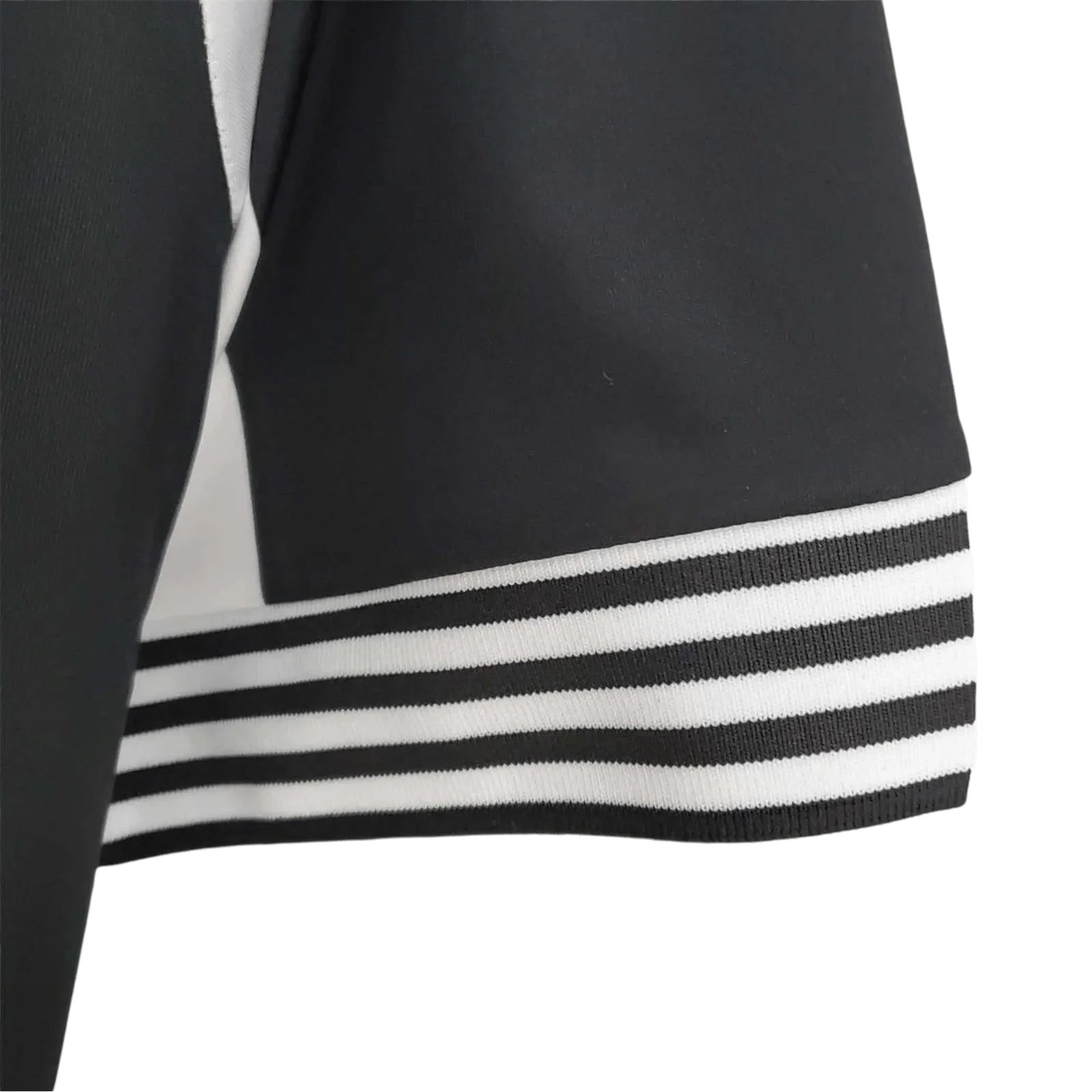 https://cdn.shopify.com/s/files/1/0826/7228/8075/files/newcastle-utd-commemorative-edition-black-white-retro-kit-classickits433-161462.webp?v=1741197834