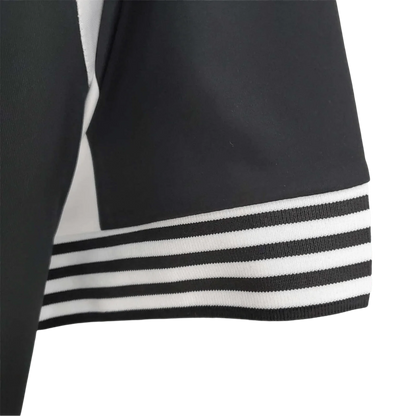 https://cdn.shopify.com/s/files/1/0826/7228/8075/files/newcastle-utd-commemorative-edition-black-white-retro-kit-classickits433-161462.webp?v=1741197834